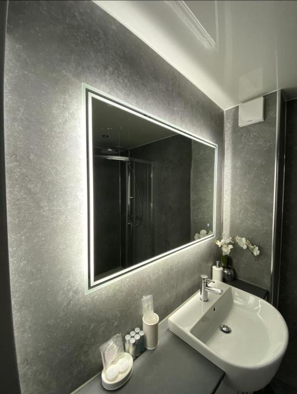 شقة Super Prime Luxury Waterfront View Dbay By Tba Saint Davids  المظهر الخارجي الصورة